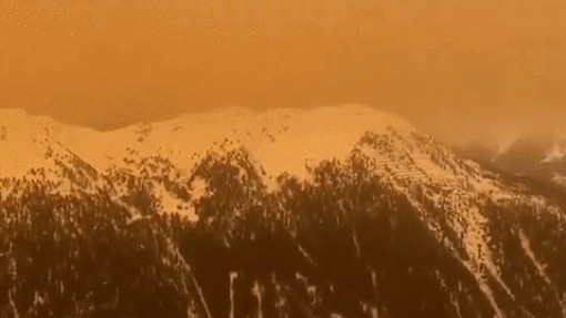 Bầu trời phía Nam châu Âu đột nhiên chuyển màu cam như 'ngày tận thế'