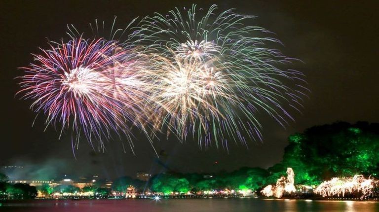 Hà Nội truyền hình trực tiếp bắn pháo hoa giao thừa tại một điểm Hà Nội truyền hình trực tiếp bắn pháo hoa giao thừa tại một điểm