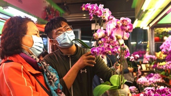 Người dân châu Á tất bật chuẩn bị đón năm mới Tân Sửu