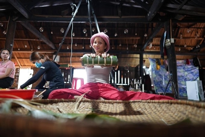 Sao Việt sum họp ngày 30 Tết