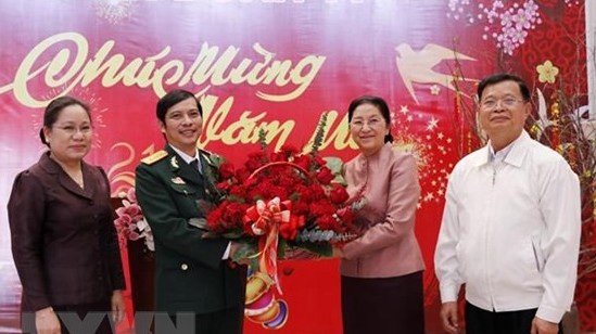 Lãnh đạo Lào chúc Tết cán bộ, chiến sỹ đang thi công Tòa nhà Quốc hội