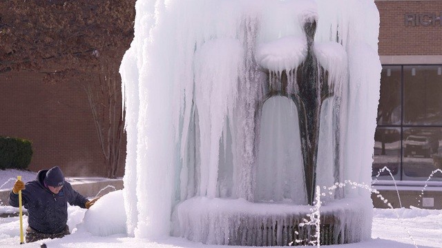 Mỹ: Những khoảnh khắc giá rét kỷ lục khiến vạn vật đóng băng như hóa đá Mỹ: Những khoảnh khắc giá rét kỷ lục khiến vạn vật đóng băng như hóa đá