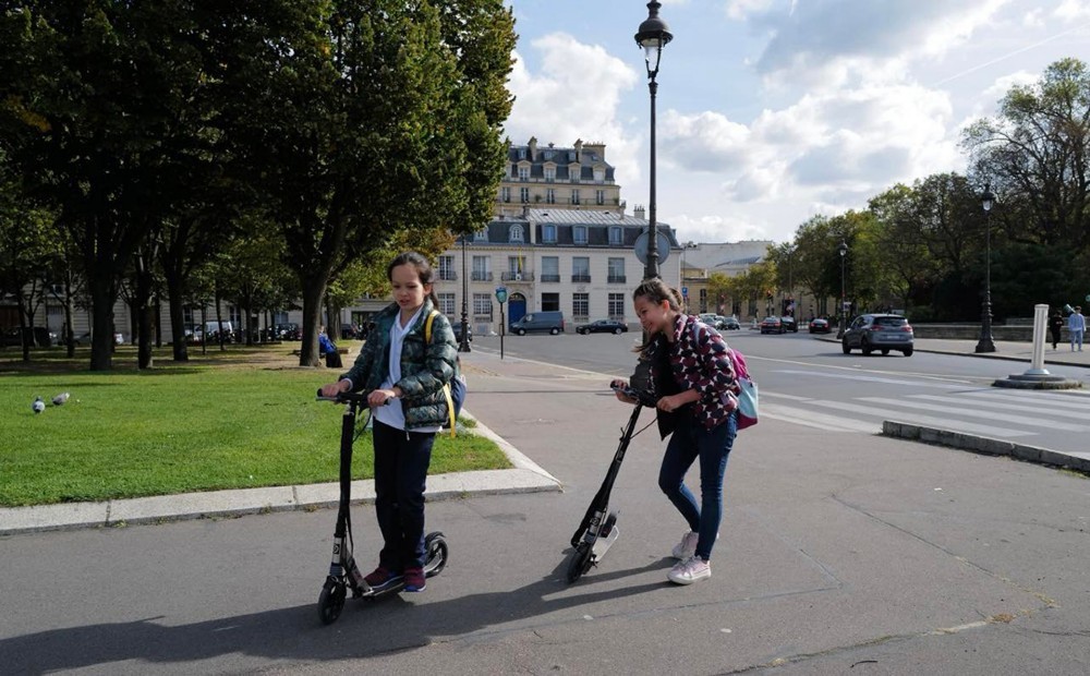 Cuộc sống thơ mộng của mẹ con ca sĩ Hồng Nhung ở Paris