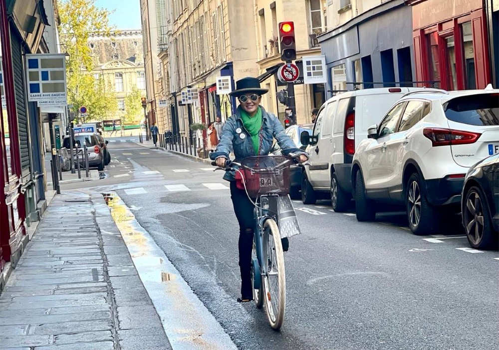 Cuộc sống thơ mộng của mẹ con ca sĩ Hồng Nhung ở Paris