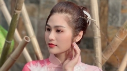 BTV Minh Trang đời thường rực rỡ áo dài đi chùa đầu năm