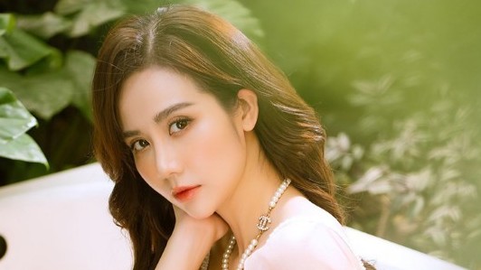 Thương ngày nắng về: Nữ diễn viên Huyền Lizzie dịu dàng hóa nàng thơ đón nắng Xuân