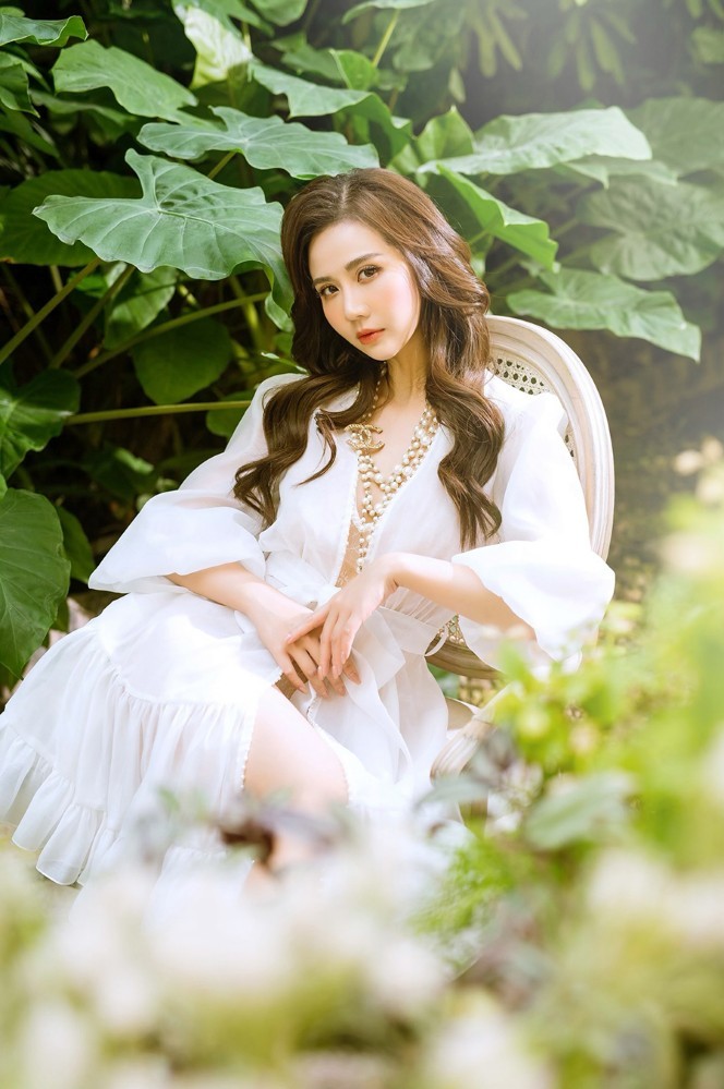 Thương ngày nắng về: Nữ diễn viên Huyền Lizzie hóa nàng thơ dạo Xuân