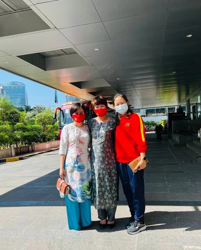 Những hình ảnh xúc động của đội tuyển nữ Việt Nam trước ngày về nước