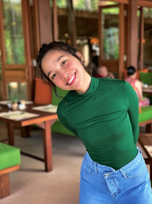 Phong cách giản đơn giúp ca sĩ Hiền Thục trẻ như thuở đôi mươi