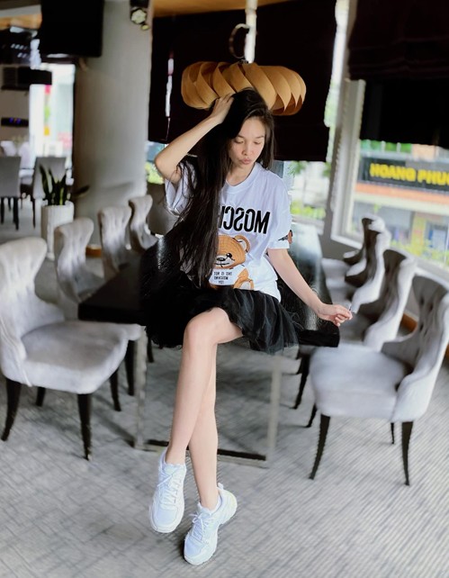 Phong cách giản đơn giúp ca sĩ Hiền Thục trẻ như thuở đôi mươi