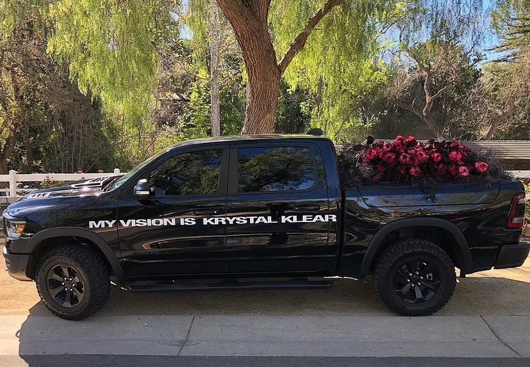 Bạn gái siêu sao Ronaldo và dàn người đẹp thế giới khoe quà ngày Valentine