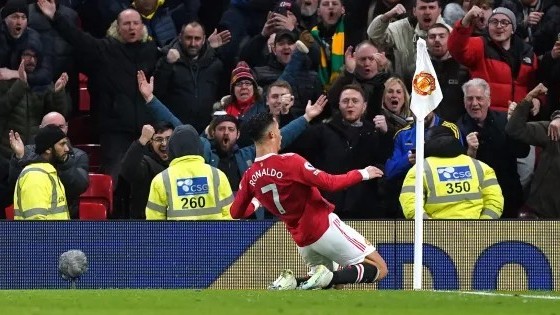 Man Utd trở lại Top 4 Ngoại hạng Anh: Giải cơn khát bàn thắng của Ronaldo, HLV Ralf Rangnick hết lời khen CR7 và De Gea