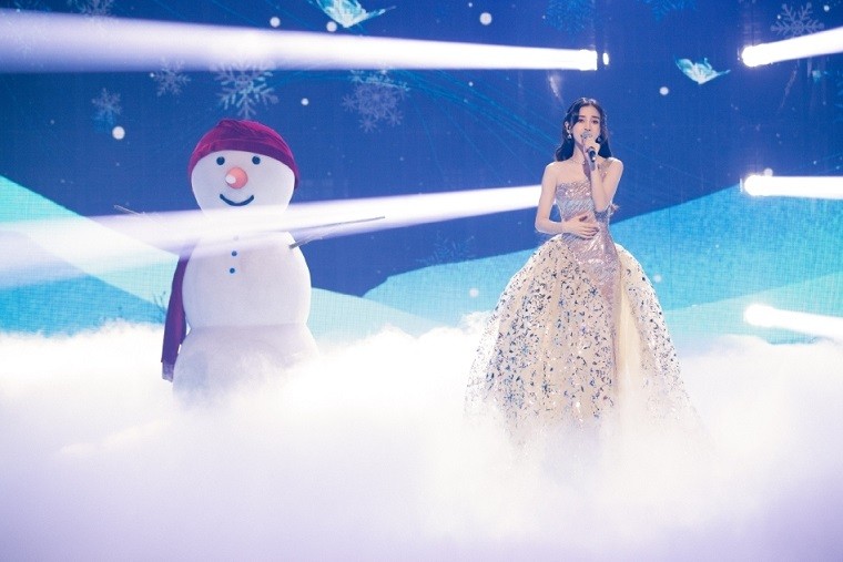 Đây là hoạt động công khai đầu tiên của Baby từ sau khi công bố ly hôn chồng.