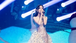 Trung Quốc: Angelababy tái xuất xinh đẹp tại đêm tiệc lễ hội đèn lồng