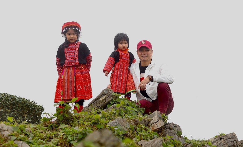 Gia đình NSND Tự Long rực rỡ trên đồi chè Mộc Châu