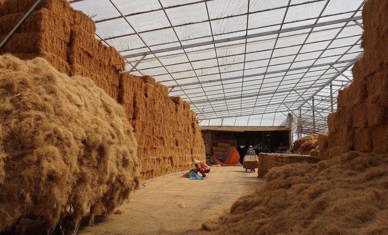 Bến Tre: Chợ nổi trên sông 'độc nhất vô nhị' chỉ bán các sản phẩm từ cây dừa