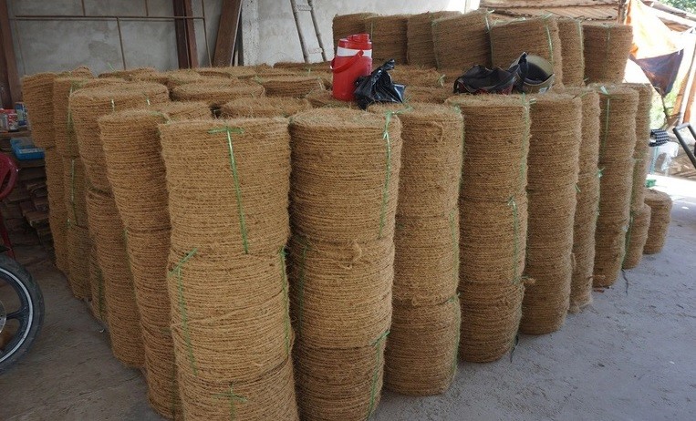 Bến Tre: Chợ nổi trên sông 'độc nhất vô nhị' chỉ bán các sản phẩm từ cây dừa