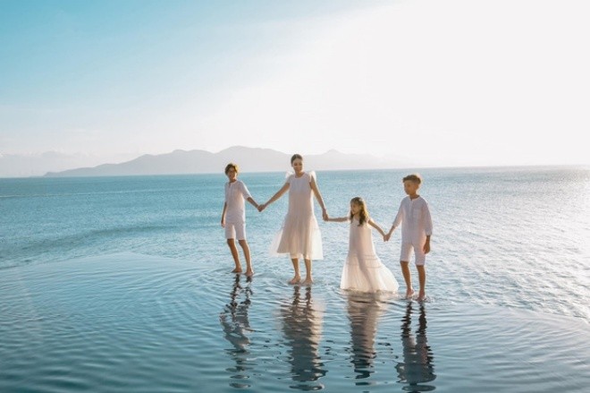 Ngưỡng mộ Hoa hậu Hà Kiều Anh bởi thành đạt và hôn nhân êm ấm