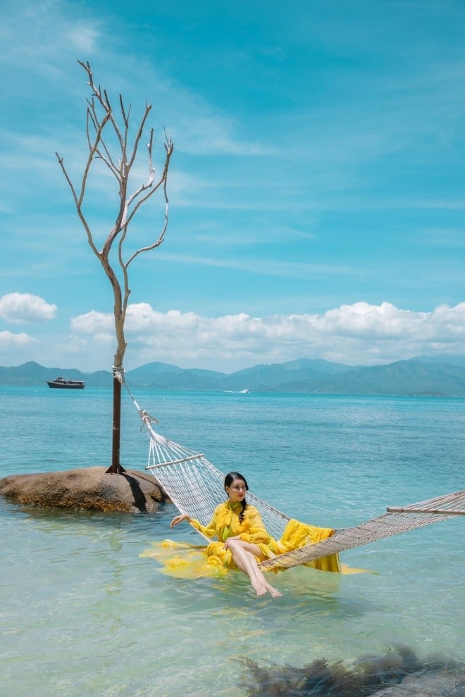 Ngưỡng mộ Hoa hậu Hà Kiều Anh bởi thành đạt và hôn nhân êm ấm