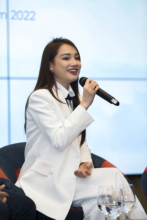 Nữ diễn viên nhấn mạnh cô muốn xây dựng hình ảnh nữ nghệ sĩ giỏi kinh doanh, có chỗ đứng riêng nhưng vẫn đảm bảo chuyện gia đình.