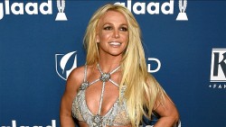 Britney Spears ký hợp đồng phá kỷ lục, xuất bản tự truyện 'kể hết' cuộc đời mình