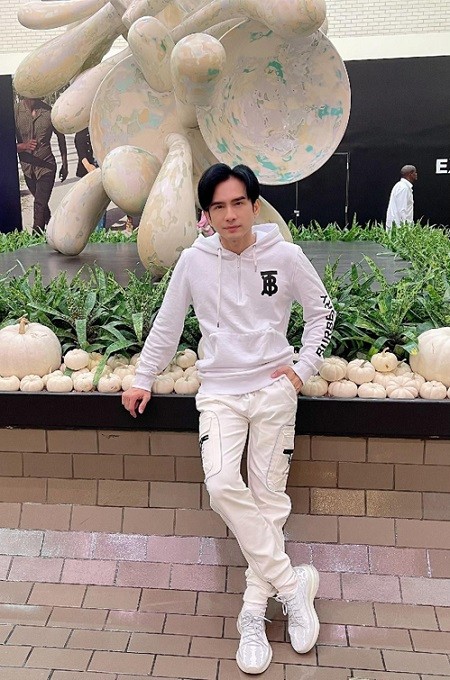 Phong cách trang phục như đôi mươi của nam ca sĩ Đan Trường Phong cách trang phục như đôi mươi của nam ca sĩ Đan Trường