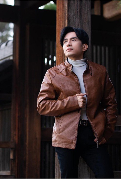 Phong cách trang phục như đôi mươi của nam ca sĩ Đan Trường Phong cách trang phục như đôi mươi của nam ca sĩ Đan Trường