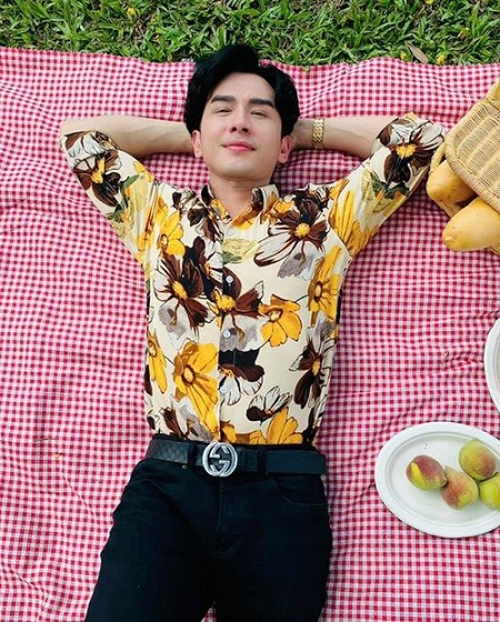 Phong cách trang phục như đôi mươi của nam ca sĩ Đan Trường Phong cách trang phục như đôi mươi của nam ca sĩ Đan Trường