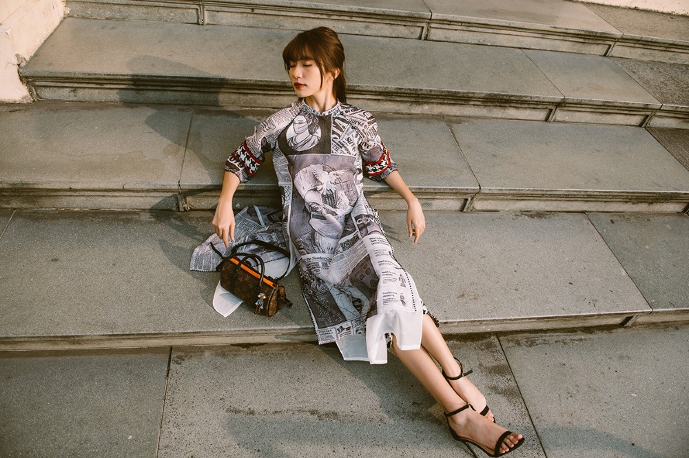 Hai diễn viên 'Thương ngày nắng về' mặc áo dài họa tiết tri ân y, bác sĩ