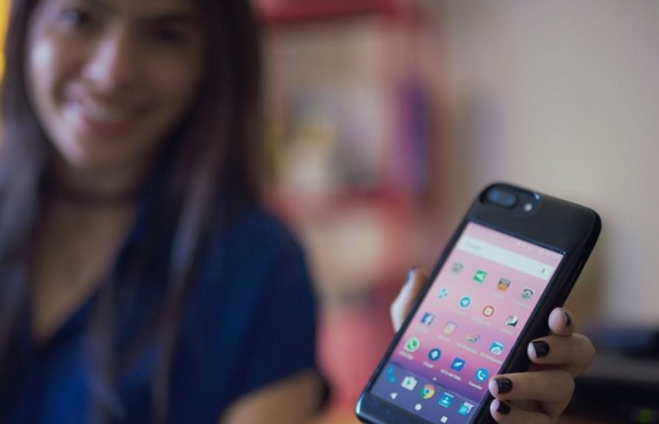 Độc đáo phụ kiện biến iPhone thành thiết bị chạy Android