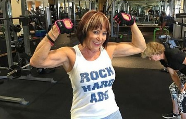 Bất ngờ với vẻ ngoài trẻ trung của cụ bà 70 tuổi