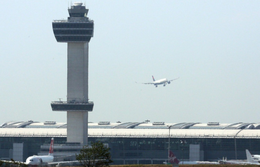 Mỹ cấm mang đồ điện tử lên một số chuyến bay