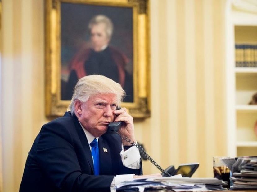 Cuối cùng, ông Trump đã sử dụng iPhone