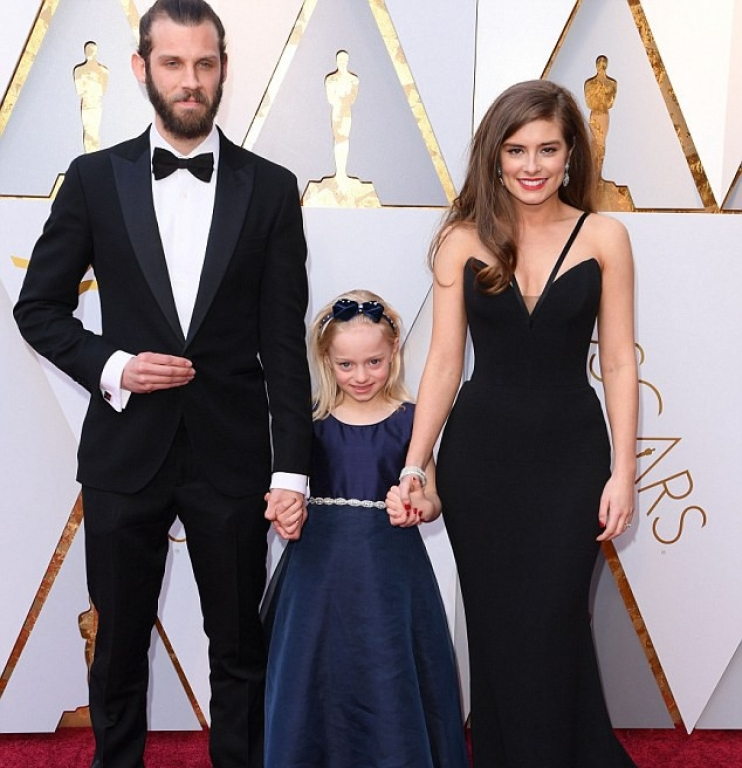 Điện ảnh đem lại nụ cười hạnh phúc cho cha con cô bé khiếm thính