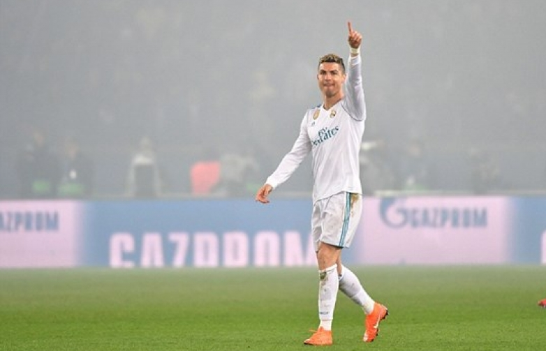 Ronaldo san bằng kỳ tích ghi bàn của Ruud van Nistelrooy