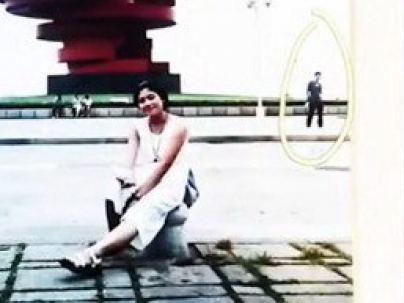 Cặp vợ chồng vô tình chụp ảnh cùng nhau từ 18 năm trước