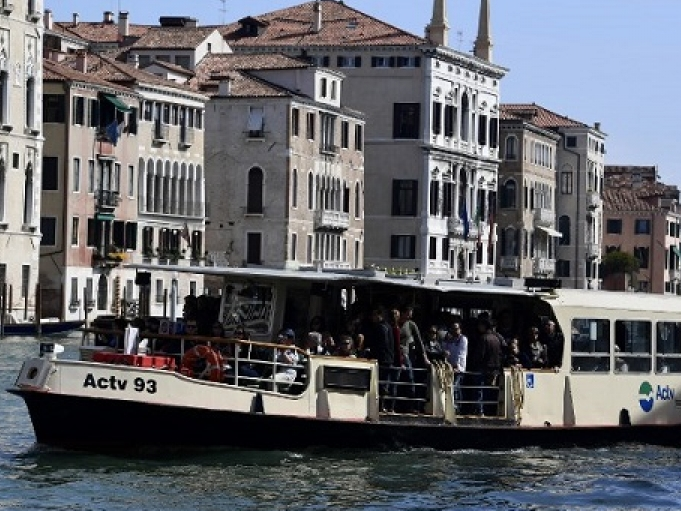 Italy: Dùng dầu ăn đã sử dụng làm nhiên liệu cho xe bus và tàu thủy