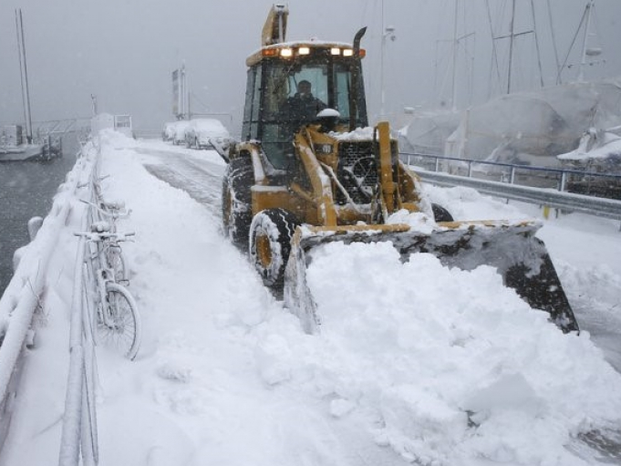 Đông Bắc nước Mỹ lại tê cóng trong tuyết rơi dày hơn nửa mét