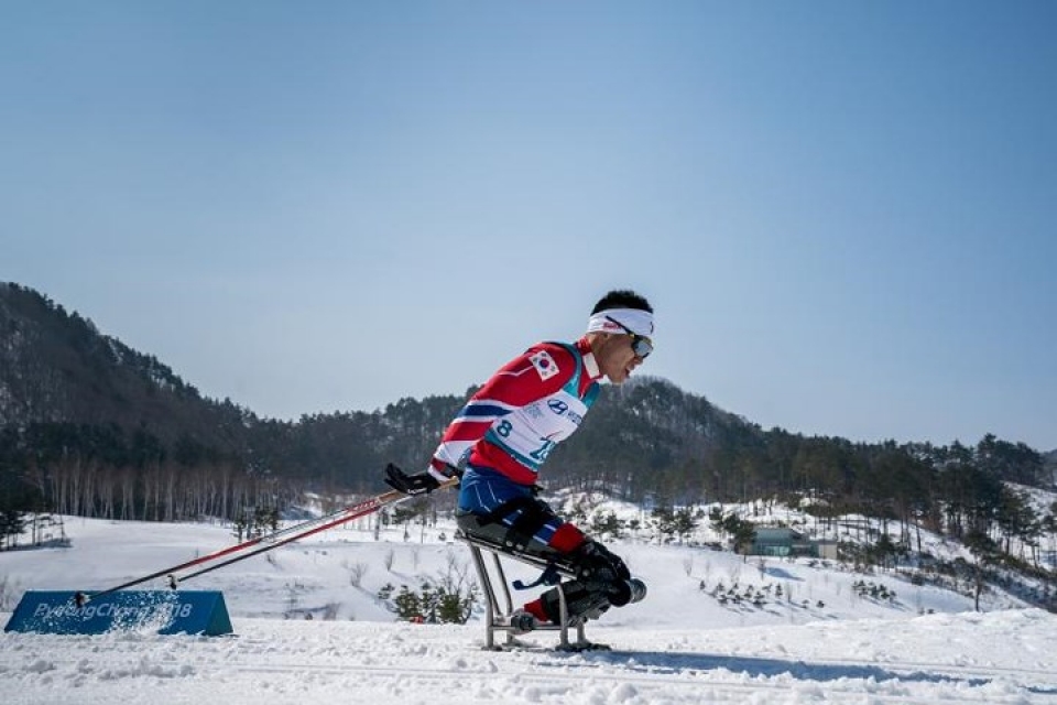 Khoảnh khắc tuyệt đẹp của các VĐV tại Paralympic PyeongChang khoanh khac tuyet dep cua cac vdv tai paralympic pyeongchang