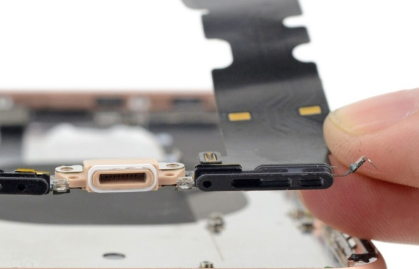 Apple tạm ngừng lắp ráp iPhone 8 Plus do có vấn đề về linh kiện