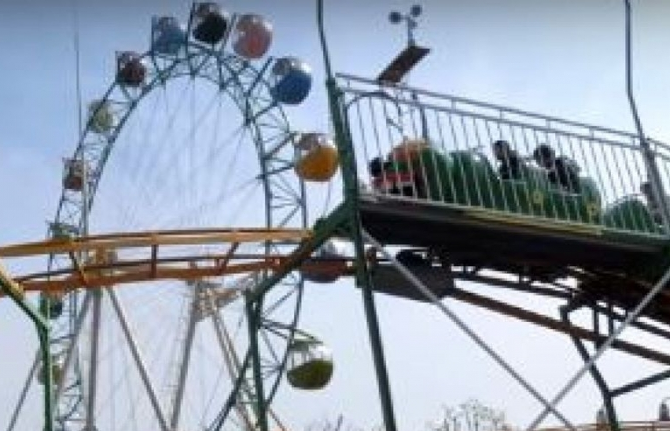 Nhật Bản: Tàu lượn siêu chậm trật bánh mà không ai biết