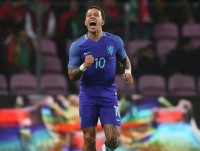 hang thu lo ngo tuyen anh guc nga truoc ha lan