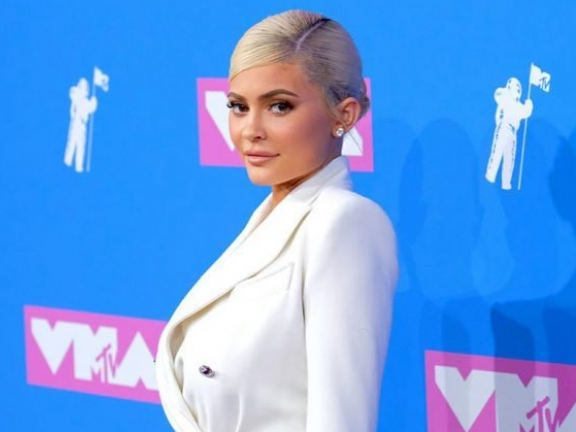 Kylie Jenner trở thành tỷ phú trẻ nhất thế giới