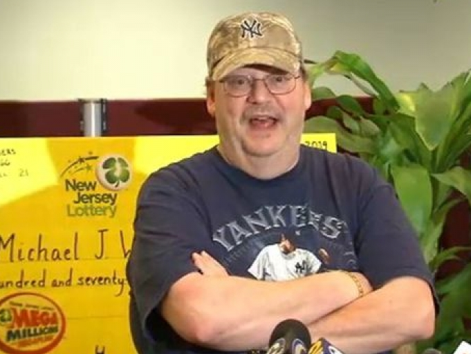 "Số không mất tiền" - bỏ quên vé số độc đắc vẫn có người trả lại