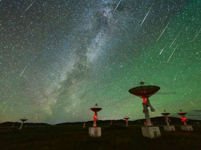 Người ngoài hành tinh siêu thông minh dường như đang "chăm sóc" con người