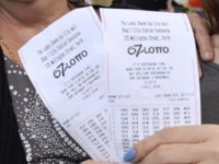 30 năm chỉ mua 1 dãy số, người đàn ông bất ngờ trúng 2 giải độc đắc