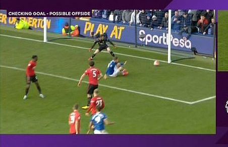 Vì sao Everton bị từ chối bàn thắng phút cuối vào lưới Man Utd?