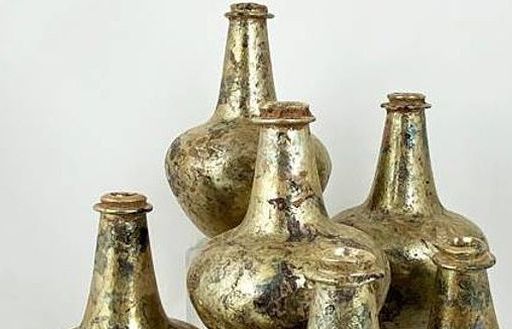 Đào đất, bất ngờ tìm thấy chai rượu cổ trị giá 20.000 bảng Anh