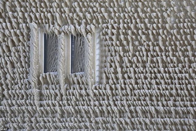 canh tuong la lam bao phu nhung ngoi nha sau tran bao tuyet