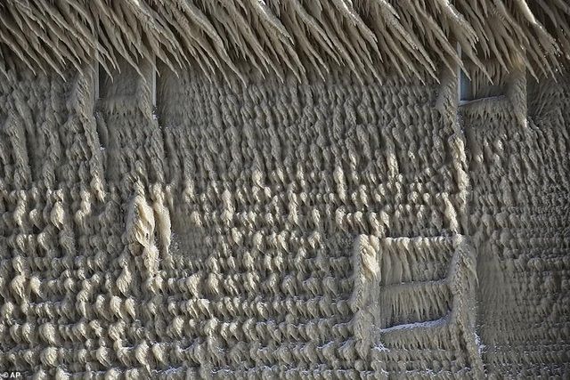 canh tuong la lam bao phu nhung ngoi nha sau tran bao tuyet